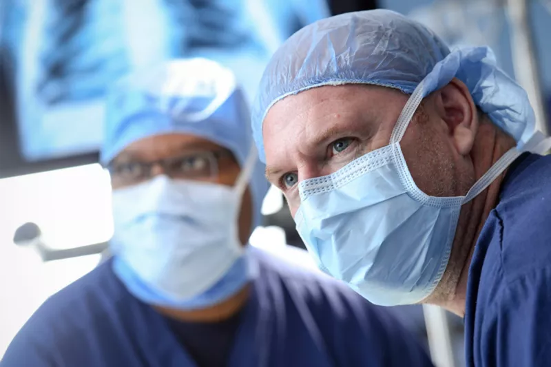 Two surgeons in thoracic surgery.